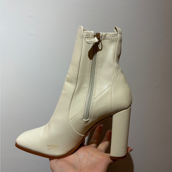 ALDO AUDRELLA HEELED ANKLE BOOTS IN ECRU-WHITE - Picture 2 of 7